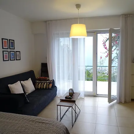 Karmi Guest house *