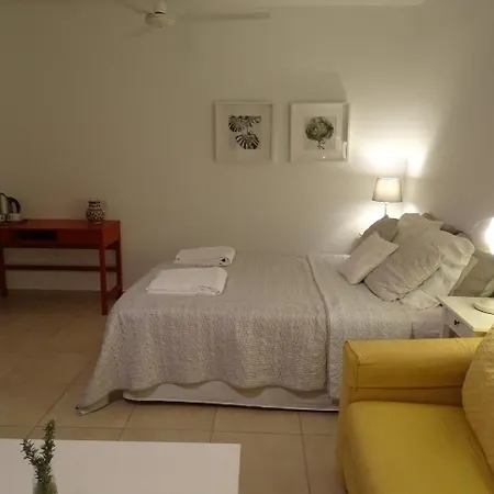 Karmi Guest house *